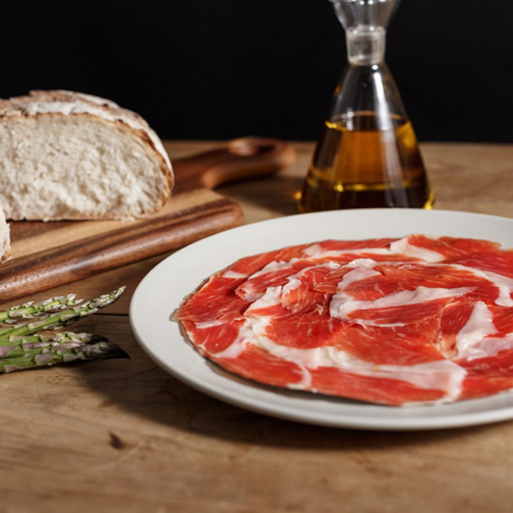 imagen d eun plato de jamón y aceite de nuestros clientes para su web de fotografía de producto